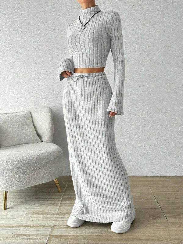 S3be57fdc722f4680ab031b9f998168fer.png Women’s Knitted Crop Top & Pants Set