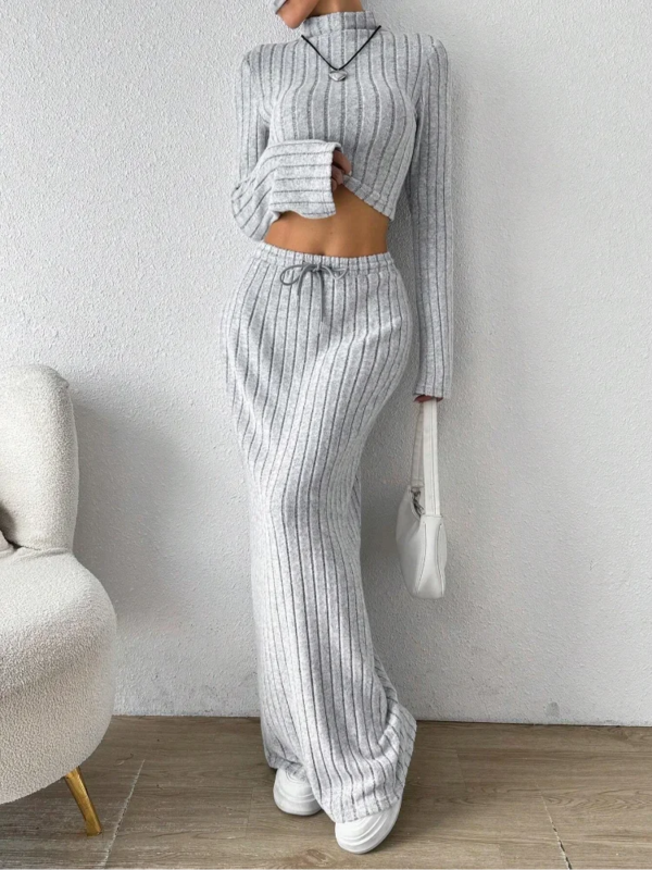 S6efd1bdc0fab440ba88e3f896199b27bN.png Women’s Knitted Crop Top & Pants Set