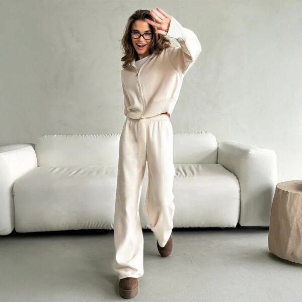 S86a73cbbd4884fe8aa2c2bf3bb68e269Y.jpg Women’s Zipper Front Knit Pants Set